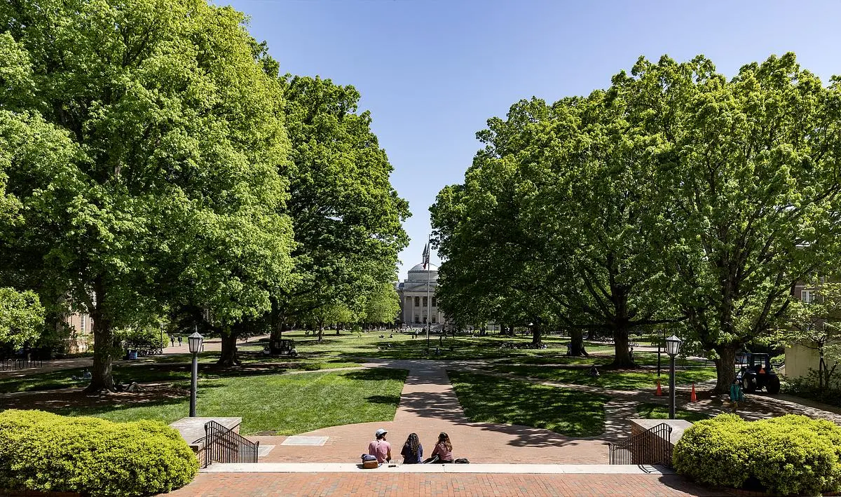 Students sitting on the steps outside South Building overlooking Polk Place